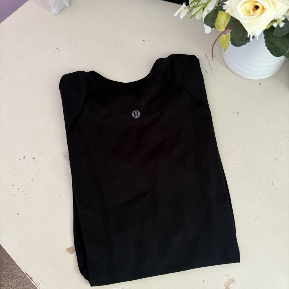 Black Lululemon swiftly tech short sleeve shirt